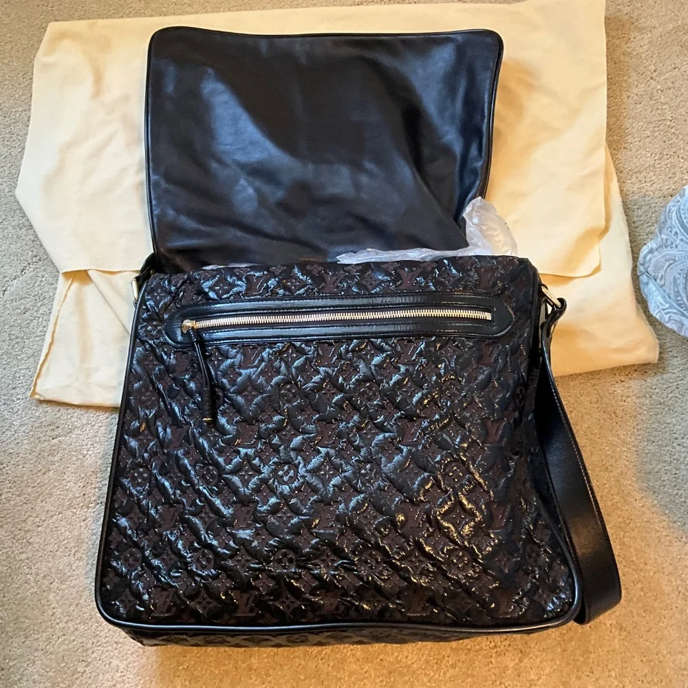 Louis Vuitton Travel Messenger bag - Picture 7 of 15